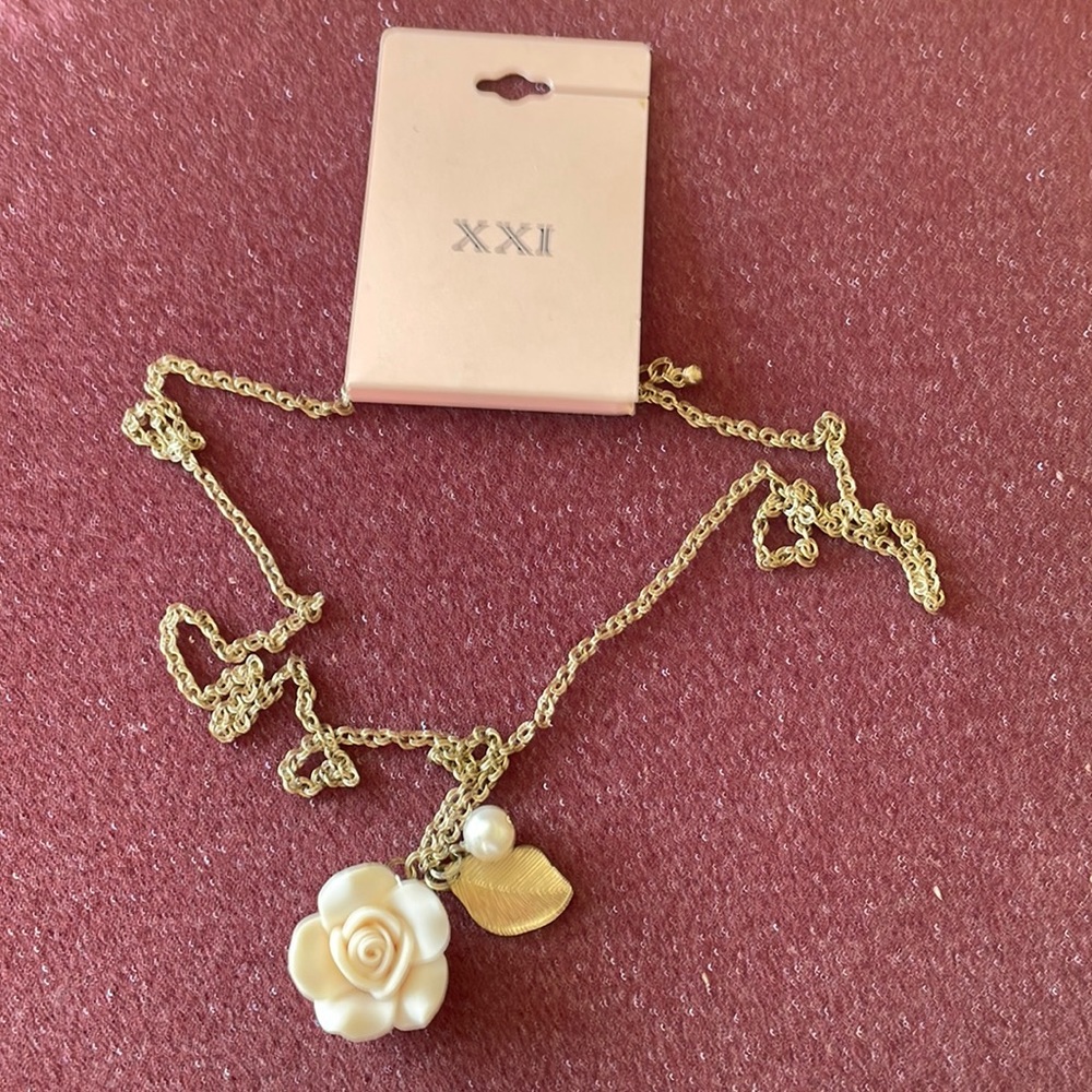Forever 21 NWT Necklace with Ivory rose, pear and gold leaf